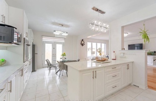 Whitby House | New Luxury 4 bedroom home in quite neighbourhood, Close to 401/407/412.