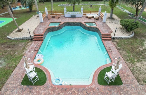 Candler House | NEW! Pickleball Arcade Racetrack Pool Golf Firepit