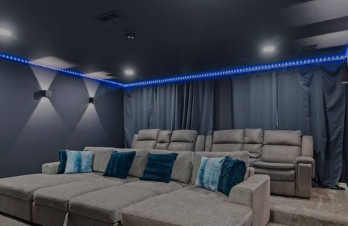 Davenport House | ⭐️New Theater Room⭐️ Game Room/Heated Pool/Themed Kids’ Rooms-Close to Disney