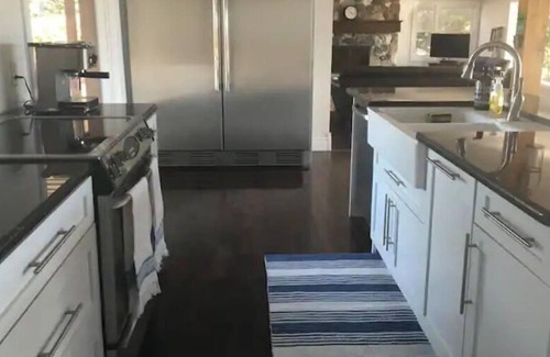 L'Amable Cottage | Newly Renovated Modern Cottage