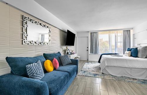 East Daytona Apartment | Newly Renovated Oceanfront Studio w/ Balcony - Daytona Beach