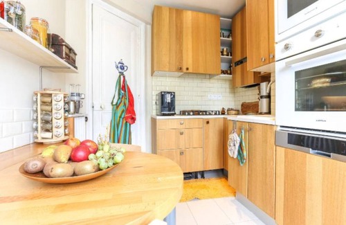 Saint-Merri Apartment | Notre-dame de Paris View, Family Penthouse