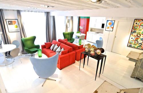 Sorbonne Apartment | Notre Dame In Full Colors