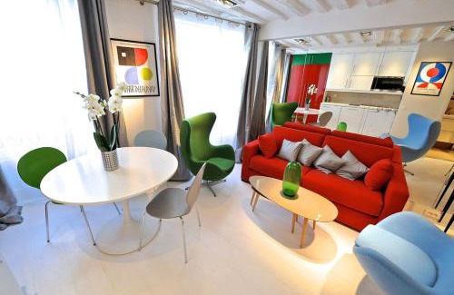 Sorbonne Apartment | Notre Dame In Full Colors