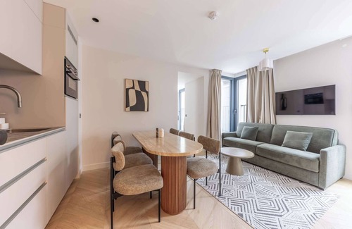 Chaussee-d'Antin Apartment | Opera - Two Bedroom Balcony