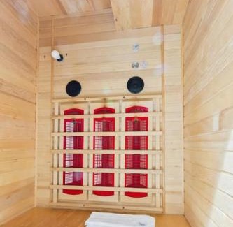 Swiss Meadows House | Paradise Manor w Hot tub Sauna & Putting Green