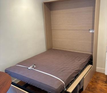Porte-Saint-Martin Apartment | Paris Hittorf