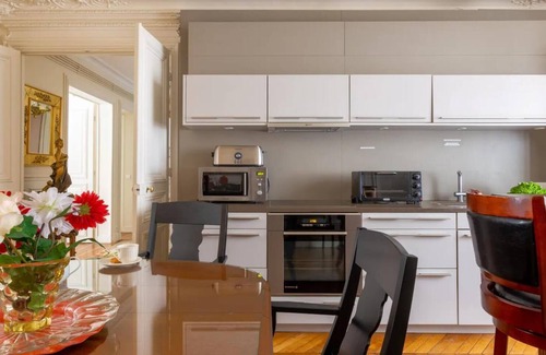 Saint-Germain-des-Pres Apartment | PARISIAN OPULENCE: RUE DE RENNES RETREAT, LUXE LIVING – 150 SQM – SAINT GERMAIN