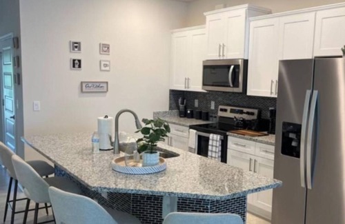 Leesburg House | Perfect Luxury Home 4 Bedrooms, Perfect for Family and Friends Perfect Lake View