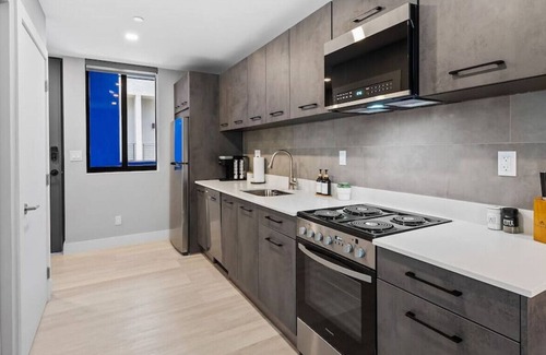 Flagler Village Apartment | Pretty Rola #201 Luxury 1/1 with King Bed at Downtown Ft. Lauderdale Area!