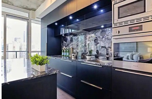 Wellington Place Condo | Private Apartment Toronto Downtown w/CN View + Pool