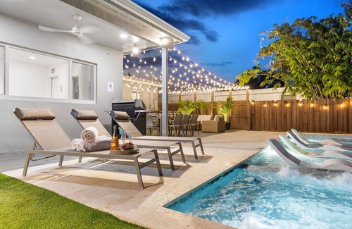 Royal Poinciana House | Private heated pool paradise with spa 5 Min from beach!