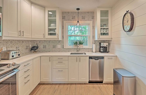College Park Cottage | Private Patio: College Park Cottage in Orlando!