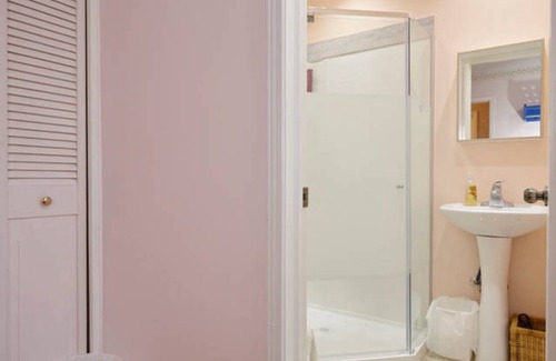 Northeast Mississauga Resort | Private room ∙ 1 guest