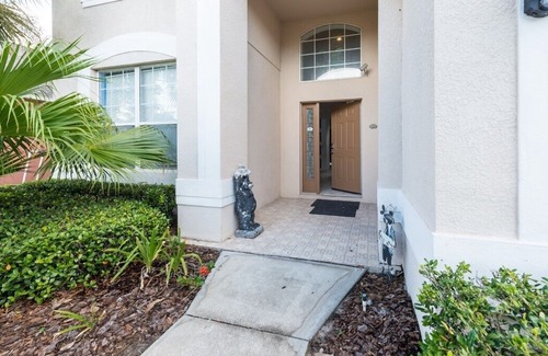 Seasons Villa | PrivateYard/4Ensuite/BigPool/10MintoDisney/FamilyFriendly