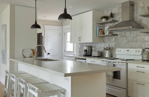 Southampton House | Quiet and cozy retreat nestled among the trees and close to the beach.