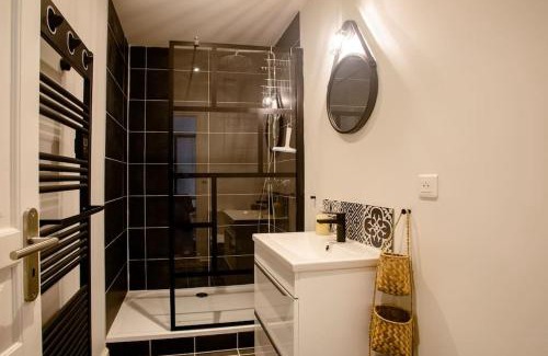 Faubourg Saint-Germain Apartment | Quiet apartment, lively area,next to Eiffel Tower.