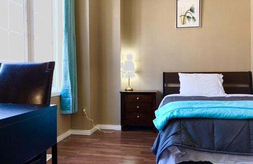 Village at York University House | Quiet room around York University Subway