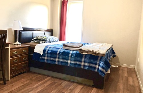 Village at York University House | Quiet room around York University Subway