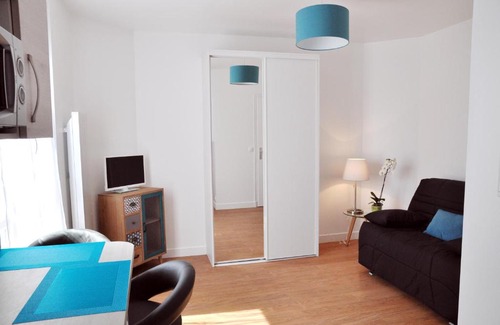 Centre Apartment | RESIDENCE ROCHEGUDE-Studio n°2-PROCHE LA DEFENSE/PARIS