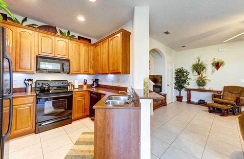 Trafalgar Village House | Resort Getaway w/Florida Room: 14 Mi to Disney!
