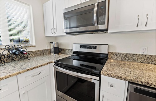 Villages of Seaport Condo | Resort-like | Close to Port | 1bd1ba |1 dog <30lbs | Comforts of Home
