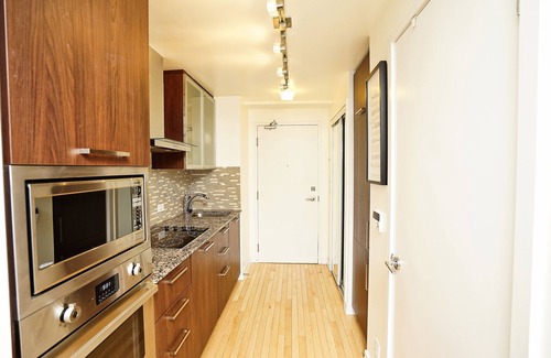 Downtown Toronto Apartment | Rivetstays - The Studios