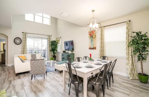 Davenport House | Rosalind Comes with Free Water Park