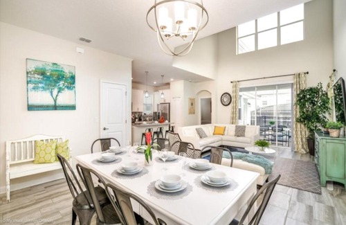 Davenport House | Rosalind Comes with Free Water Park
