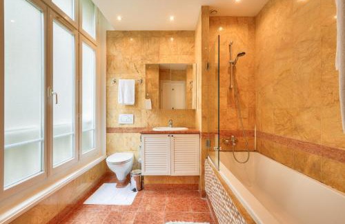 Champs-Elysees Apartment | Royal Montaigne