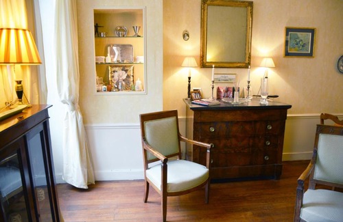 Saint-Thomas-d'Aquin Apartment | Rue du Bac - St Germain