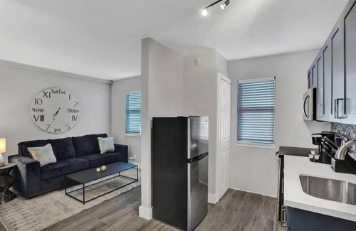 Poinciana Park Apartment | Rustic by Stay Hospitality