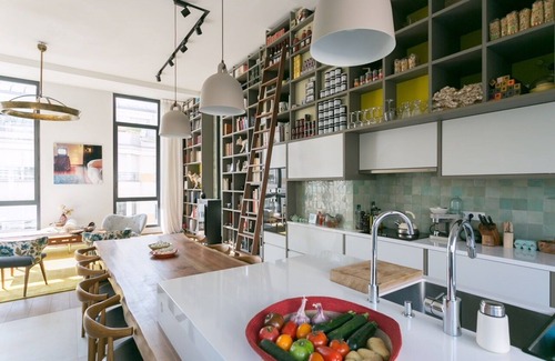 Saint-Lambert House | Saint-Lambert Deluxe, by Veeve