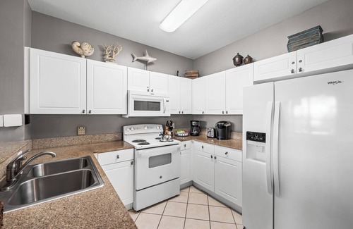 Frangista Beach Condo | Sea N'Blue*Pool+Hot Tub*Dogs OK*Walk to Beach!