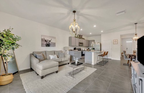 Knights Community Club Apartment | Serenity House|Pool, Gym, & Park