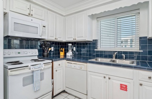 Holiday Isle Condo | Shoreline Towers 1116 - Spacious Three Bedroom Unit with great views!
