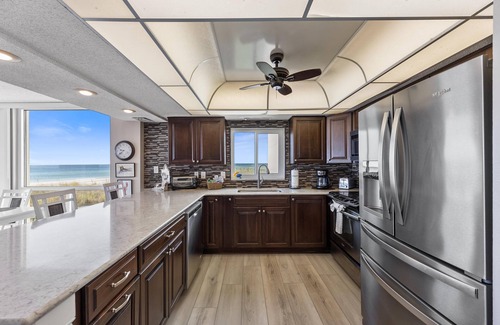 Holiday Isle Condo | Shoreline Towers Unit 1021- Steps away from the beautiful white sandy beaches