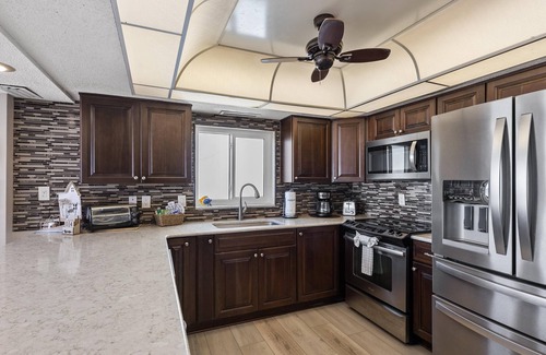 Holiday Isle Condo | Shoreline Towers Unit 1021- Steps away from the beautiful white sandy beaches