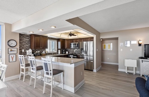 Holiday Isle Condo | Shoreline Towers Unit 1021- Steps away from the beautiful white sandy beaches