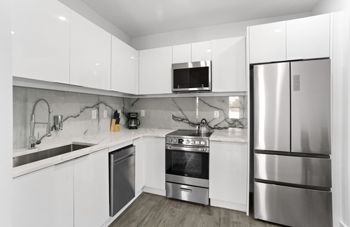 Historic Hyde Park North Apartment | SoHo/Hyde Park Luxury Studio Apt