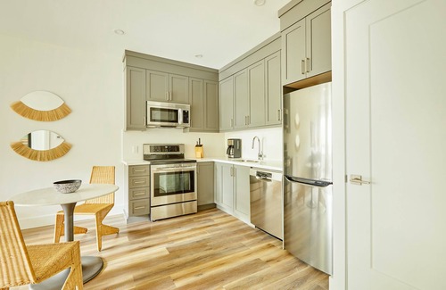Grange Park Apartment | Sonder The Elm | Superior One-Bedroom Apartment