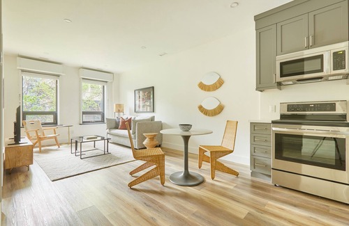 Grange Park Apartment | Sonder The Elm | Superior One-Bedroom Apartment