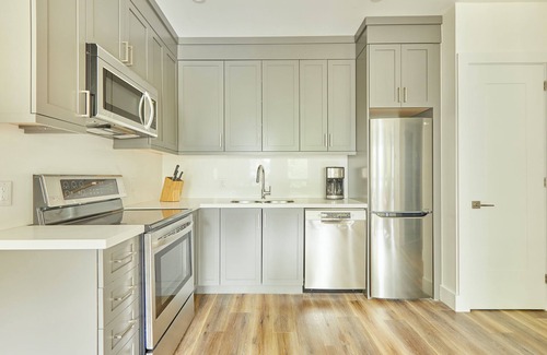 Grange Park Apartment | Sonder The Elm | Superior One-Bedroom Apartment