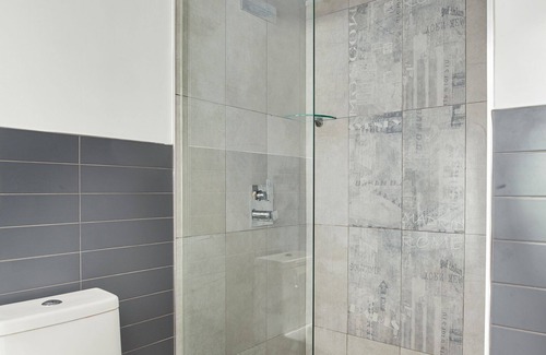 Church and Wellesley Apartment | Sonder The Wellesley | Spacious Queen Room
