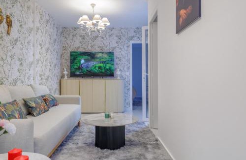 Les Puces de Saint-Ouen Apartment | Sous les Étoiles!