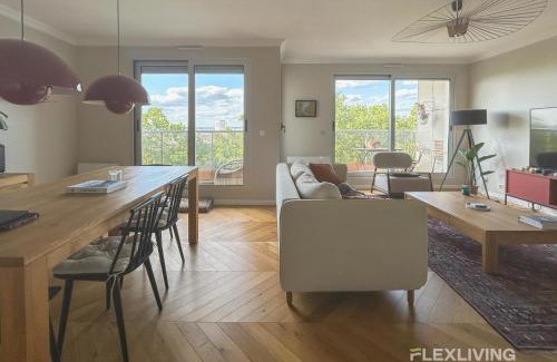Combat Apartment | Spacious 2-Bedroom Apartment with Balcony Steps from Buttes-Chaumont Park