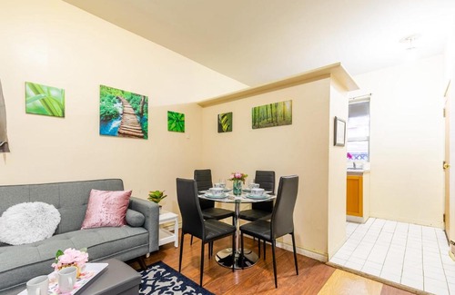 Leslieville Apartment | Spacious 3BR Apartment - Steps Away From Leslieville!