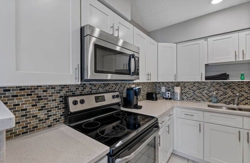 Greater Palm River Point CDC House | Spacious 4 bedroom-Screened pool-Fenced backyard.