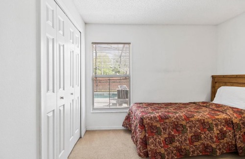 Seasons House | Spacious 4 BR Pool Home home