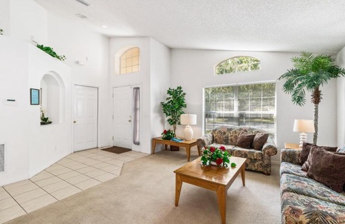 Seasons House | Spacious 4 BR Pool Home home
